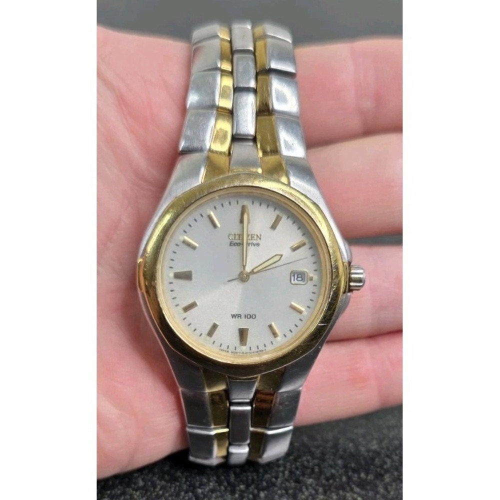 CITIZEN ECO~DRIVE WR 100 Men Career WRISTWATCH CIRCA 1996 REF8776A E110 K15699